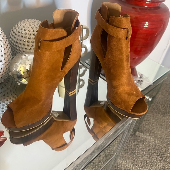 NWOT Brown heels 4 inches - Picture 5 of 8